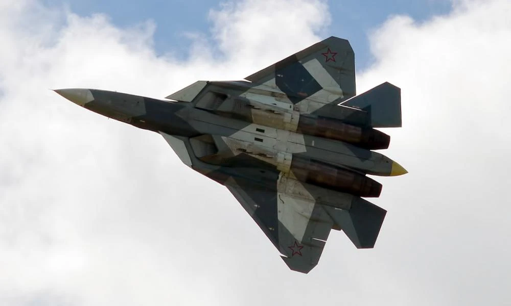 Στην "φαρέτρα" του Su-57 νέος ρωσικός πύραυλος κρουζ υπερ-μεγάλου βεληνεκούς που θα σώζει το τζετ από τα νατοϊκά AWACS